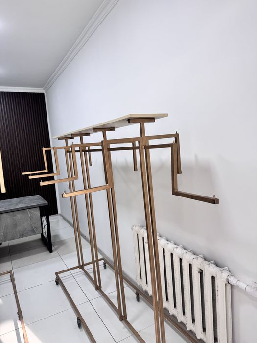 Стелаж сотилади.