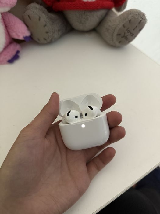 AirPods 4   Отличная состаяния