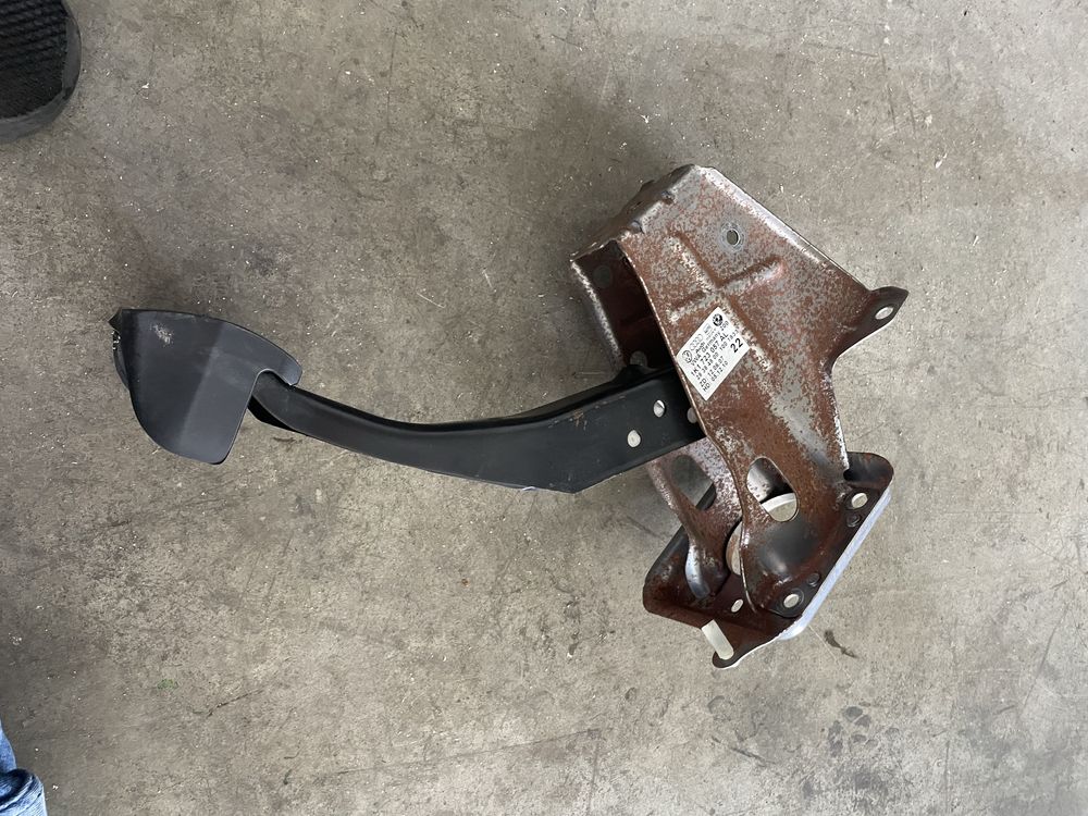 Pedala frana + suport + siguranta VW passat b6 b7 cc europa