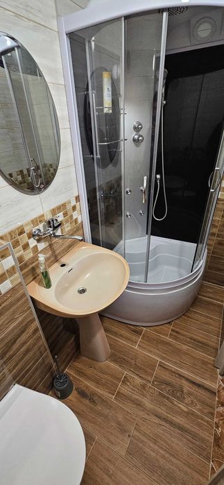 Apartament cu 4 camere, 2 băi, 2 terase – ultracentral, Sovata