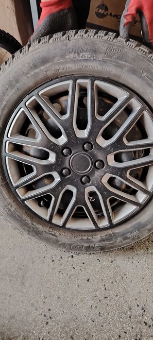 Гуми с джанти от Seat Leon 195/65/15 Зимни отлични дот'24 RIKEN