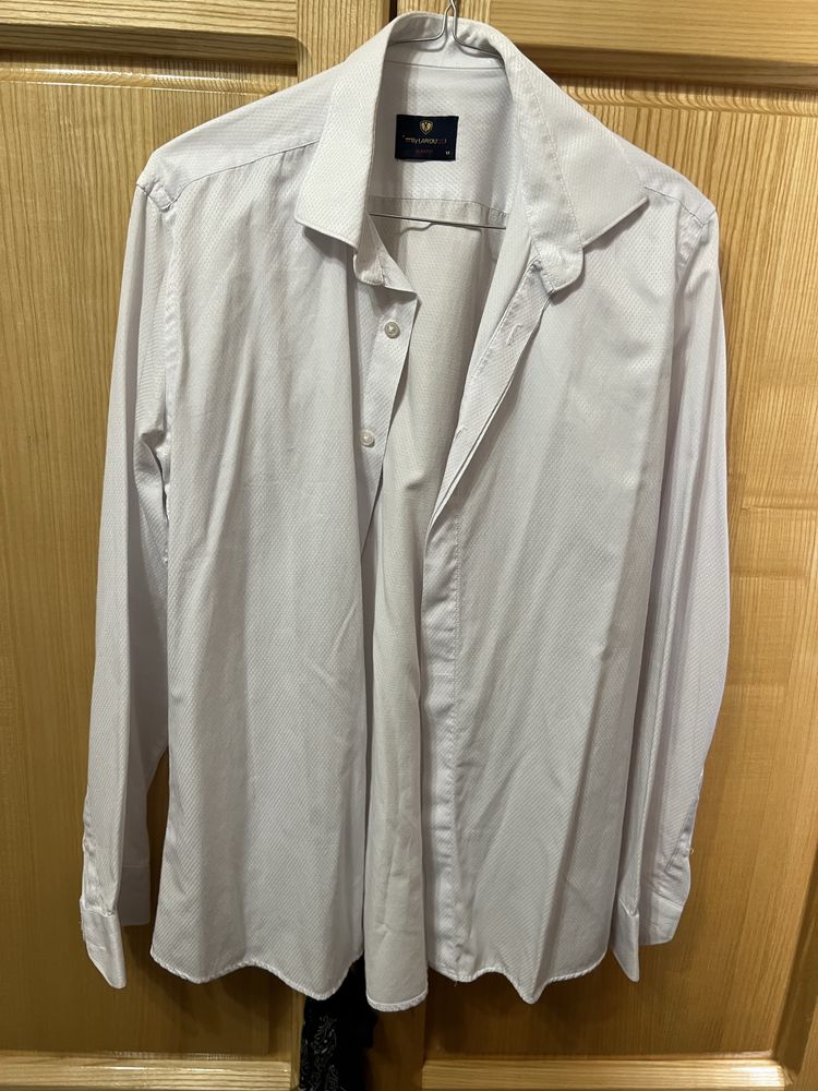 Costum albastru , marimea M, cu 3 piese + camasa + cravata