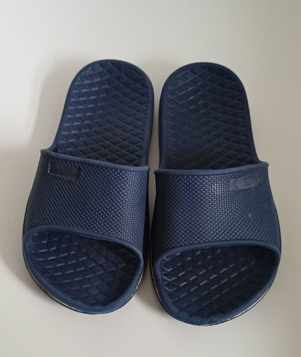 Cizme, papuci, teniși și sandale