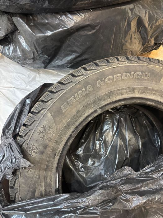 Продам зимний комплект шин