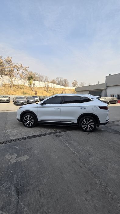 BYD Song Plus EV Chempion 605km. C16 Leapmotor kankurenti.