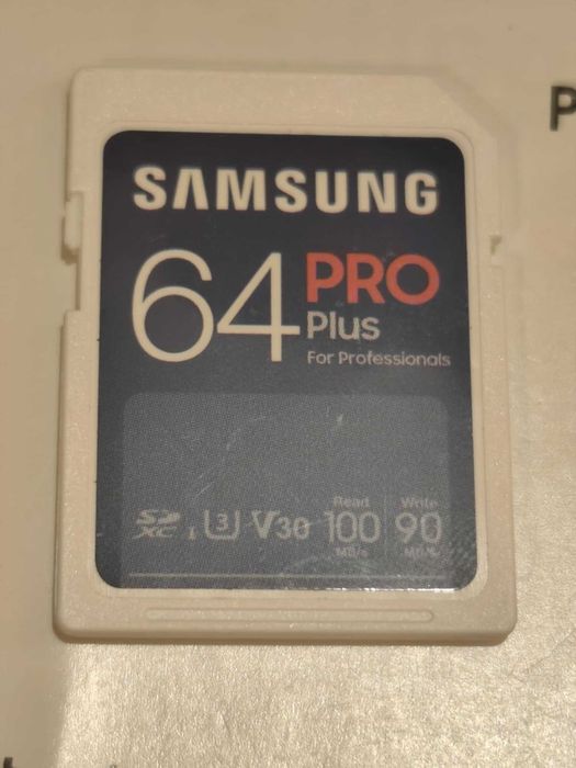 Продавам Canon 2000D на около 200 кадъра