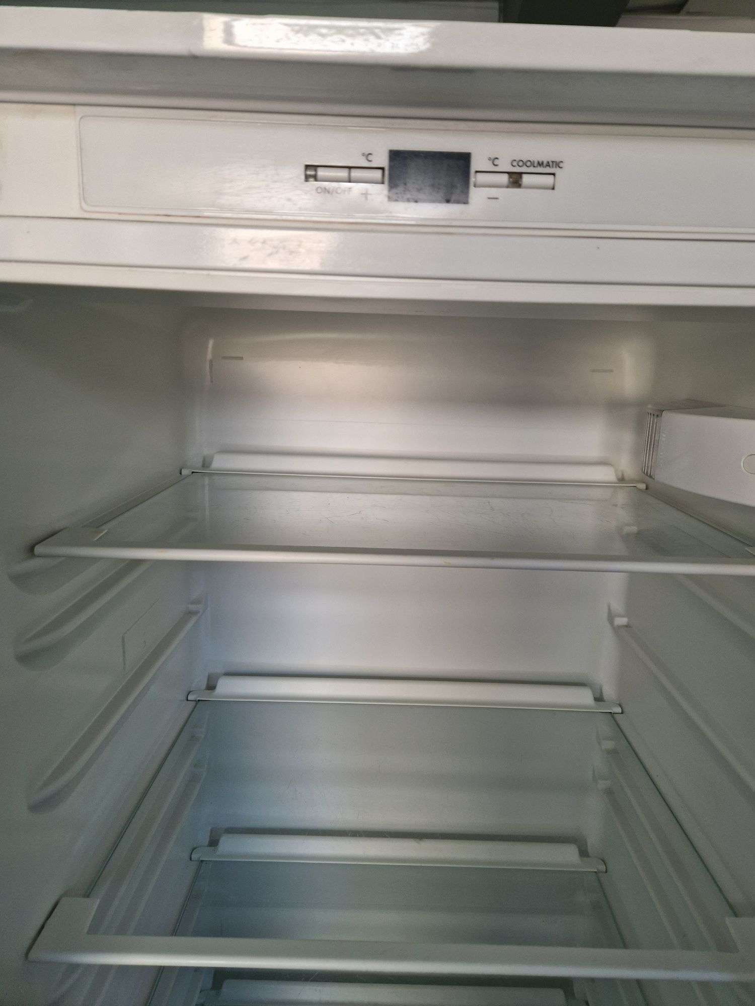 Хладилник за вграждане Aeg A++
