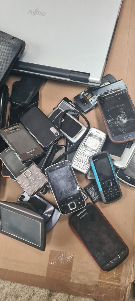 Vând telefoane,laptopuri pentru piese de schimb