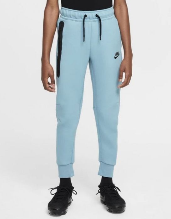 Оригинално долнище на Nike Tech! 128-137.см.