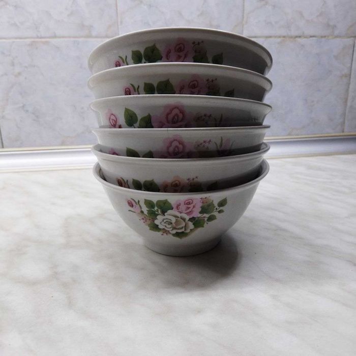 Набор посуды фирмы Torix ,новые касушки ,оригинальные салатницы.