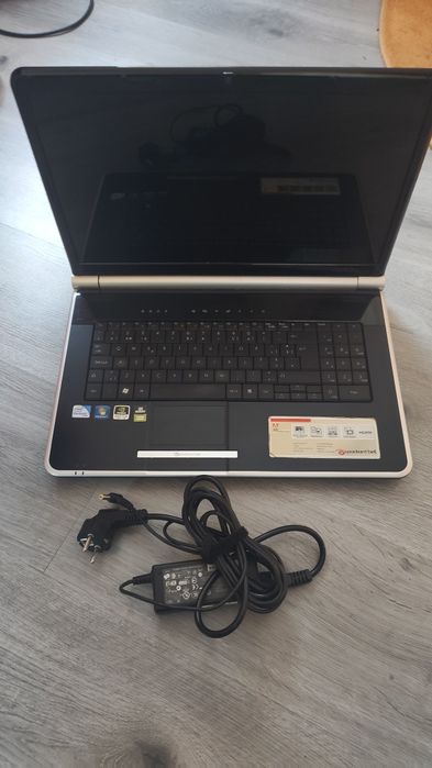 Laptop Packard Bell LJ65 de 17,3", Intel P8400, 8gb, 500gb.