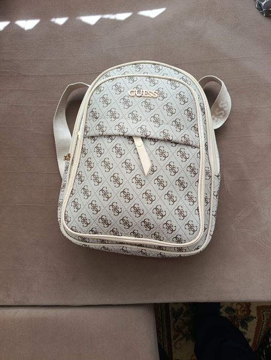 Дамска раница GUESS НОВА