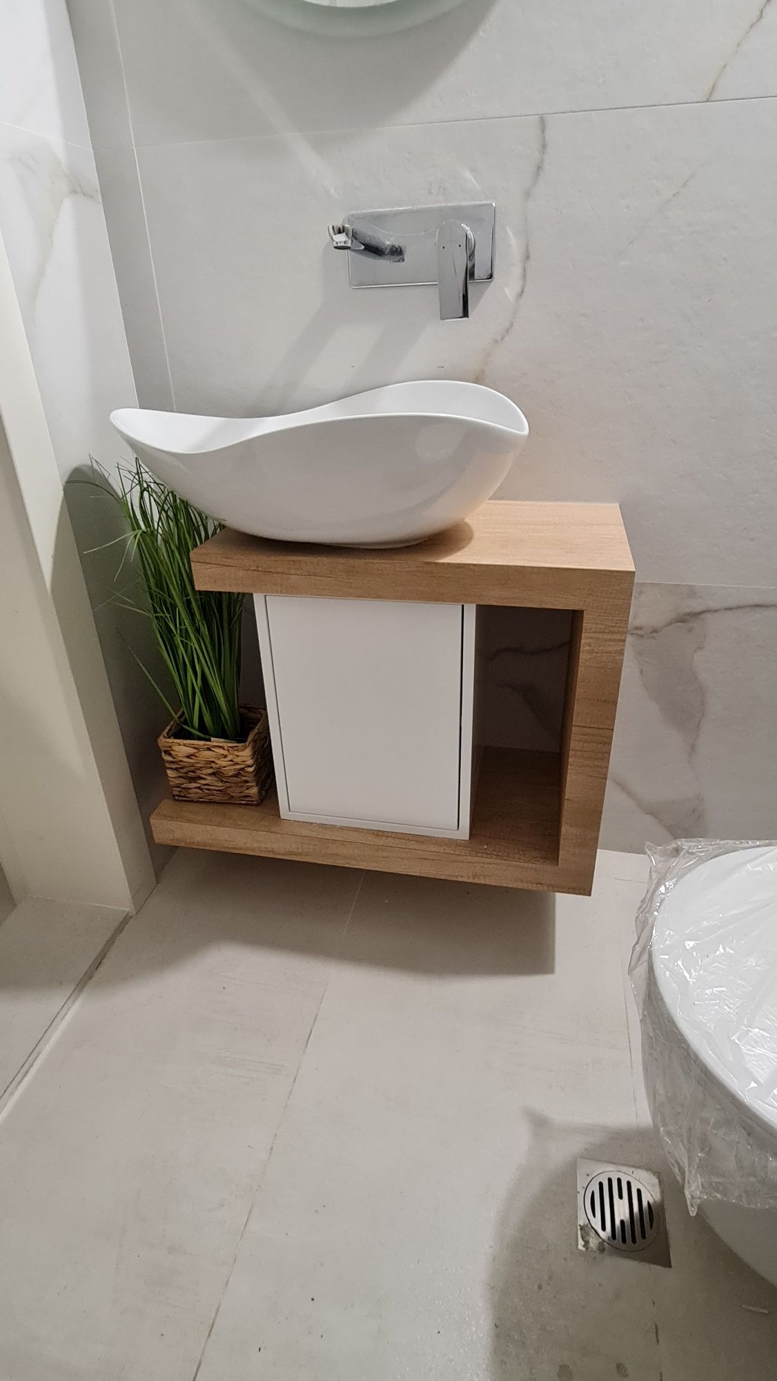 Водоустойчиви мебели за баня