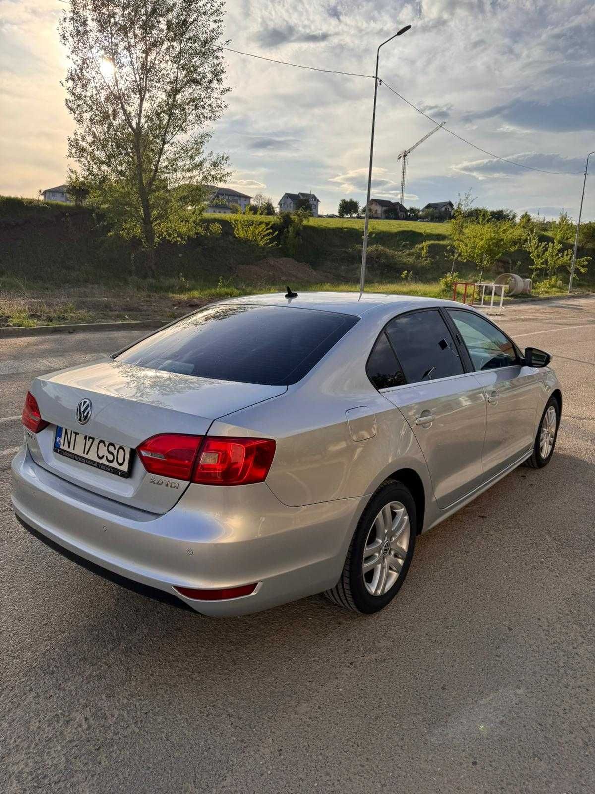 VW Jetta 2.0 TDI , 140 CP , Manuală 6 trepte , 2012 , HIGHLINE