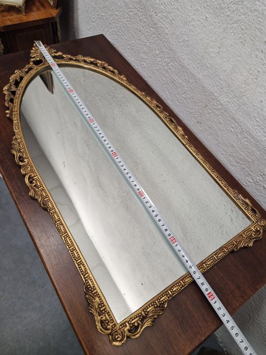 Бароково огледало с месингов обков
