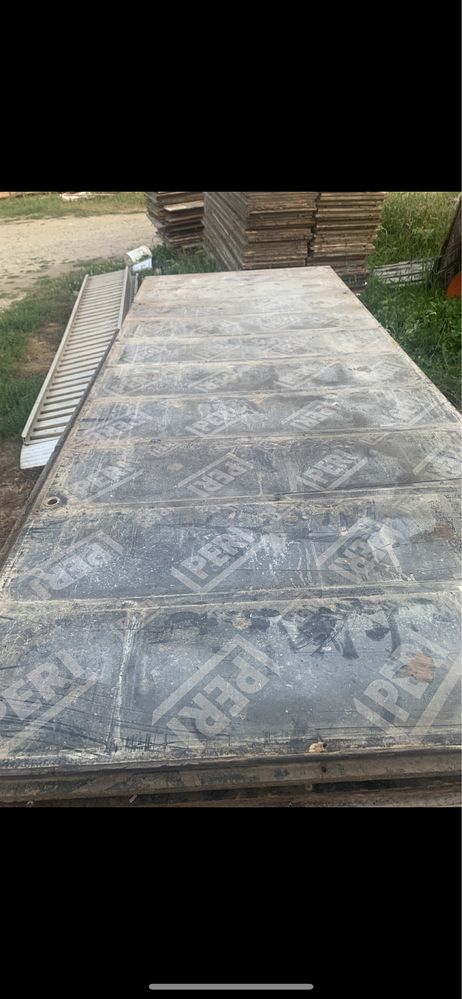 Vand cofraje metalice si tego peri