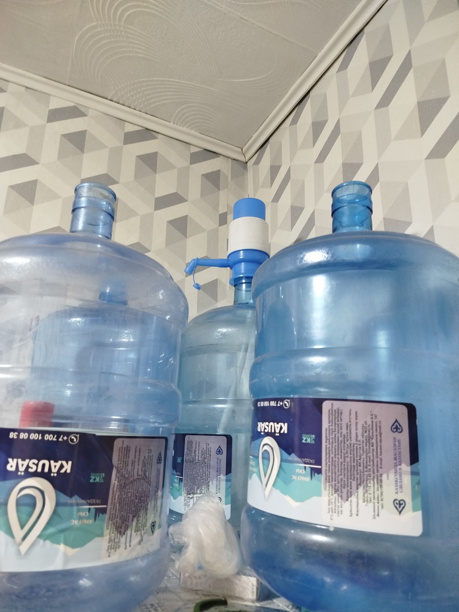 Продам бутилки 19 литров