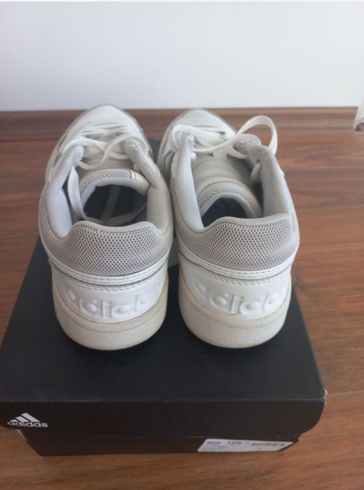 N40 Маратонки ADIDAS