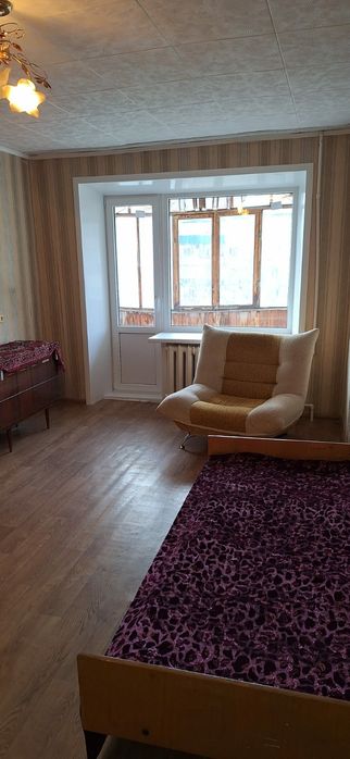 Продам  1 комн., 13 мкр., 4 этаж, неугловая.