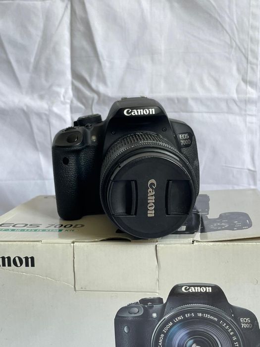 Фотоаппарат Canon 700D
