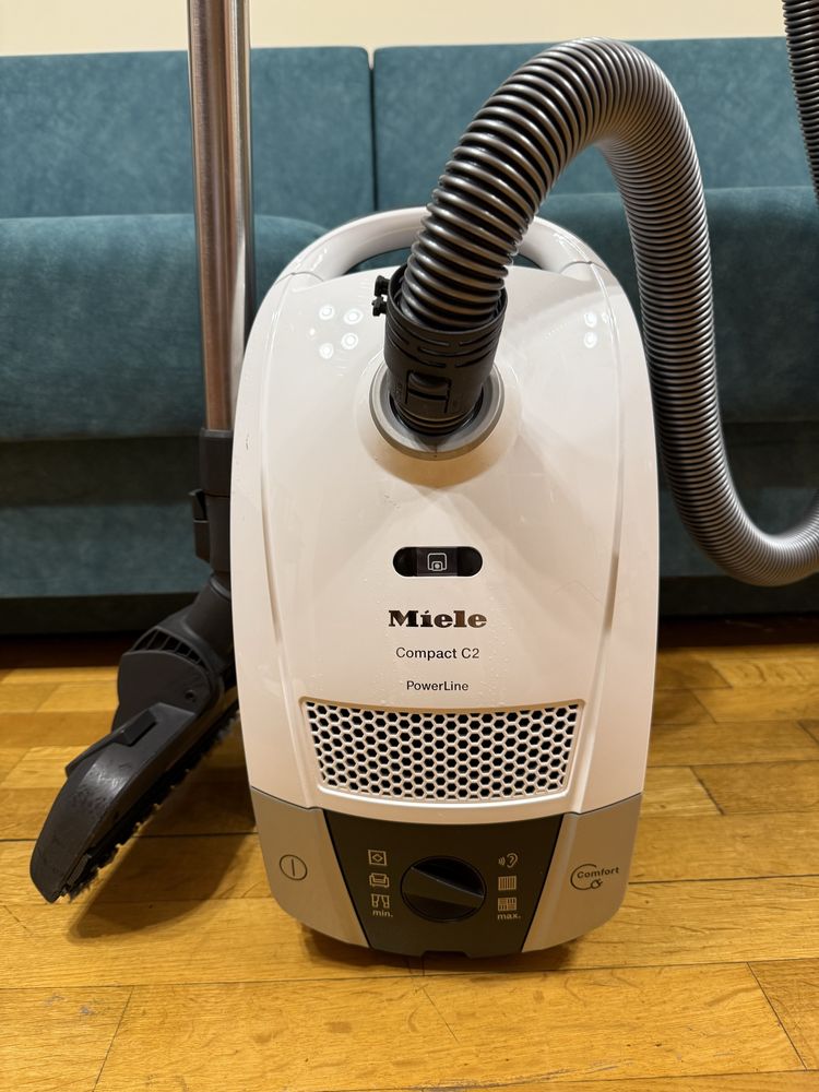 Пылесос Miele Compact C2
