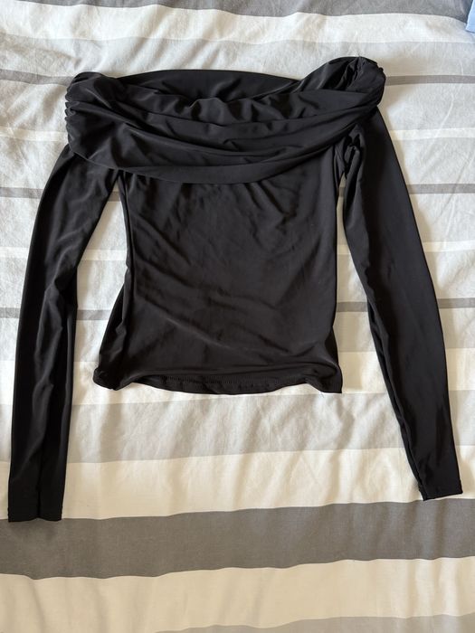 Нова блуза с голи рамене