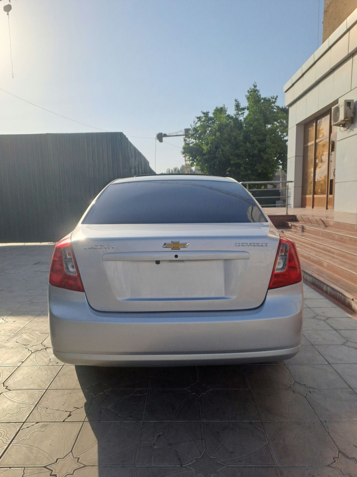 Lacetti sotiladi gentra qilingan