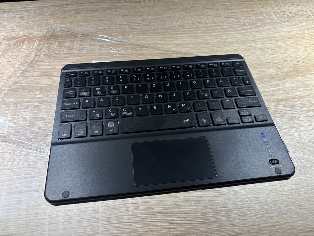 Tastatura Wireless cu BT Bluetooth iluminata