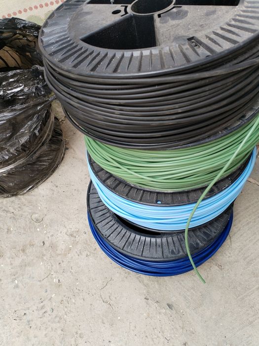 Fir de plastic diferite culori ideal pentru lipirea obiectelor