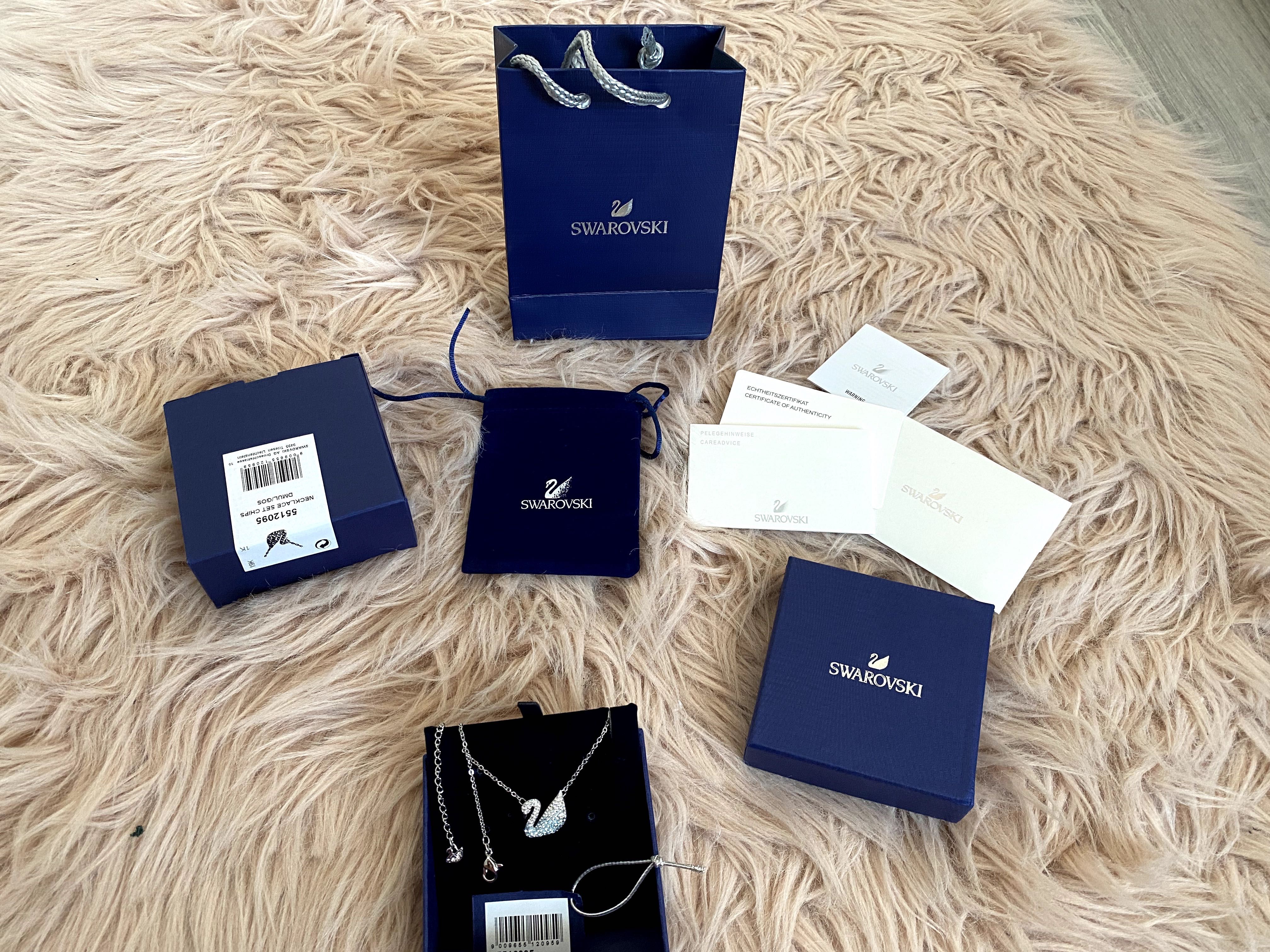 Colier Swarovski Swan lebădă albastra mărime medie lănțișor argintiu