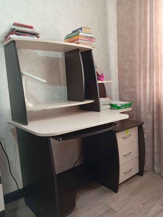 Продам компьютерный стол