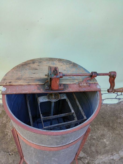 Центрофуга за мед