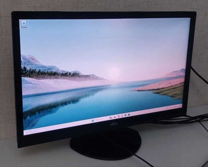 Монитор: 21 дюйм