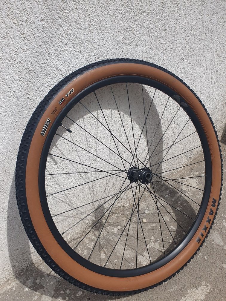 Vând roti mtb echipate tubeless anvelope MAXXIS IKON EXO TR