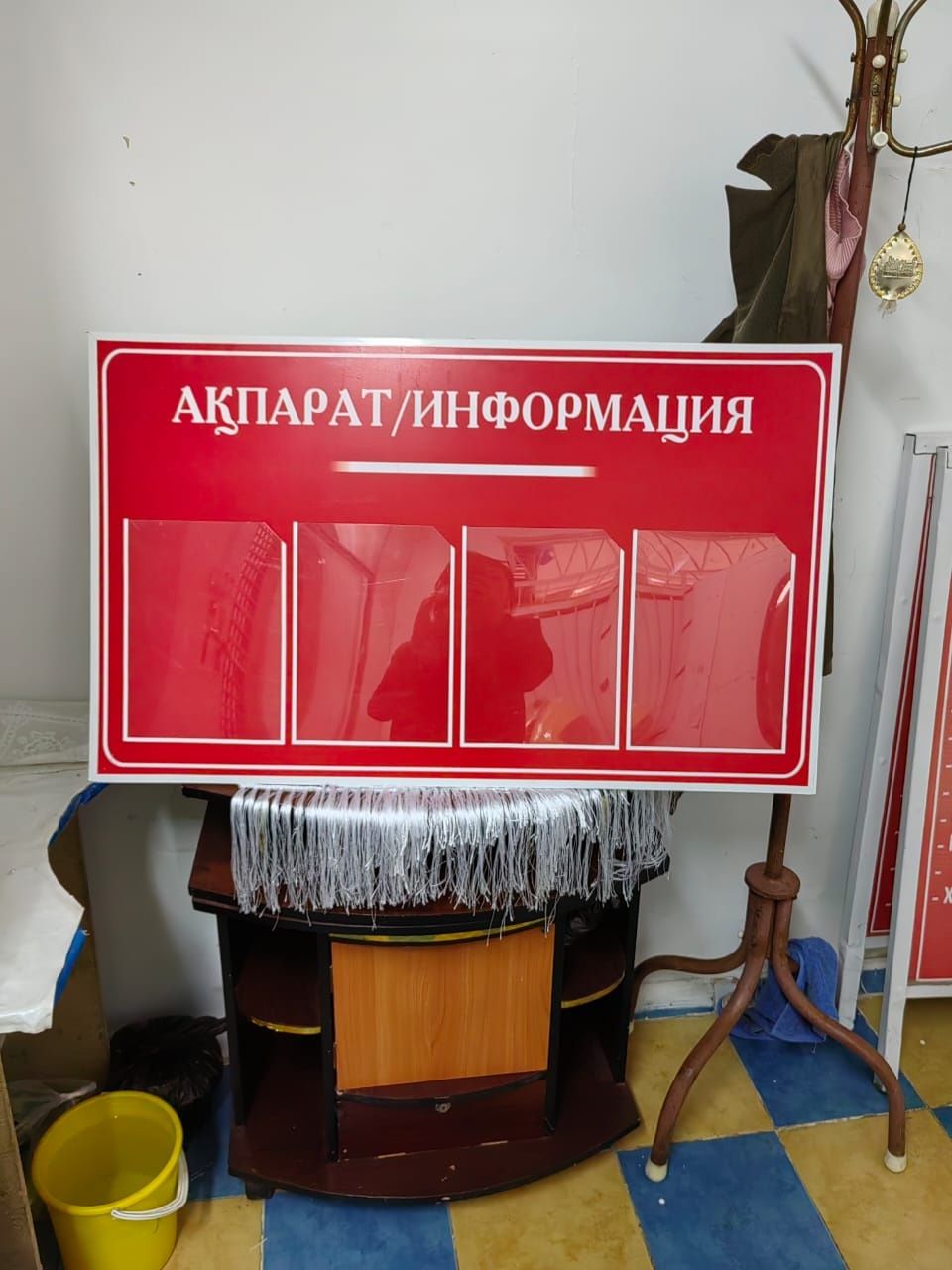 Продам доску обьявление  в хорошем состояний. В скрасном