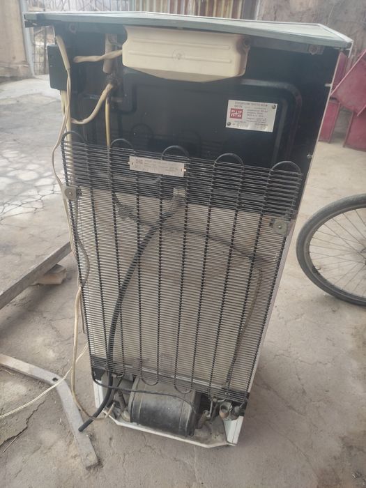 Холодильник сотилади