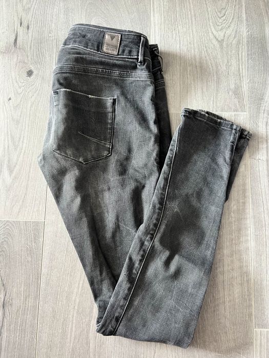 Blugi pentru femei de la diferite firme