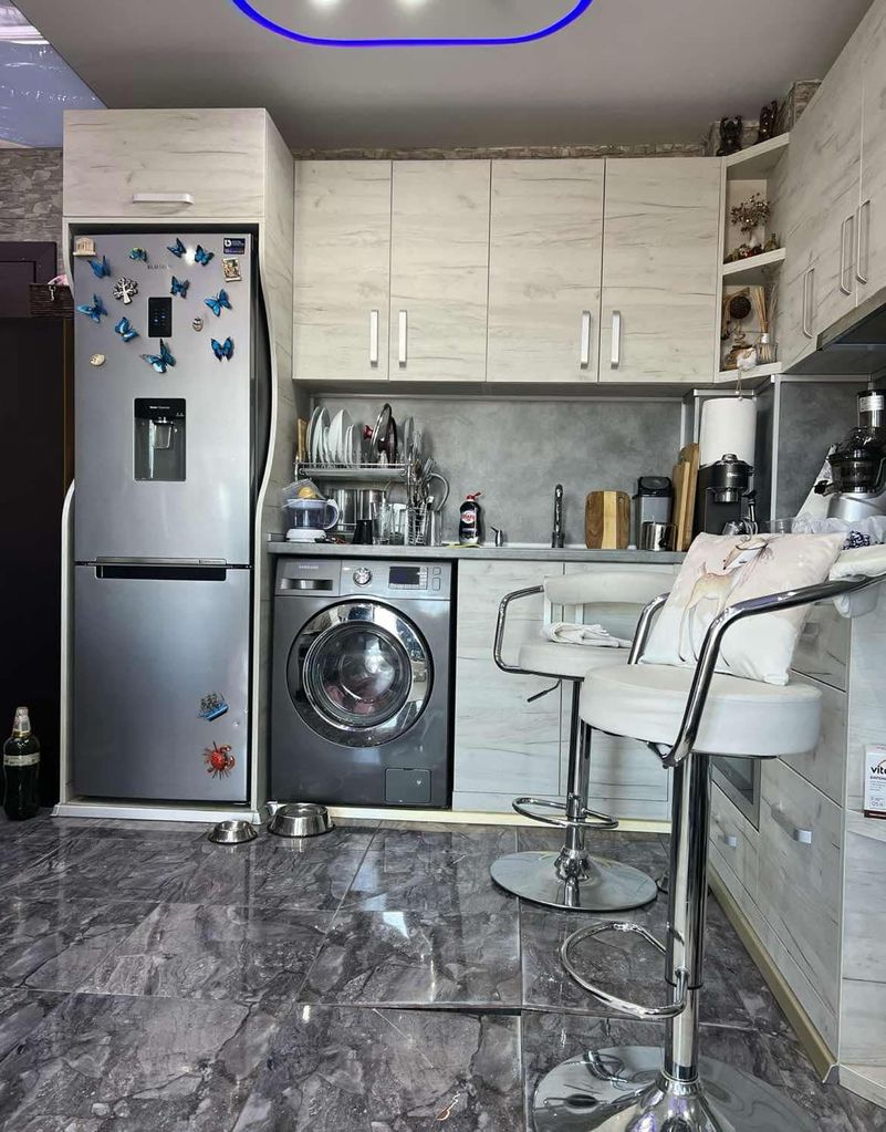 Дава се под наем Двустаен апартамент в Пловдив, Христо Смирненски - 62 кв.м за 375 € - Снимка #2