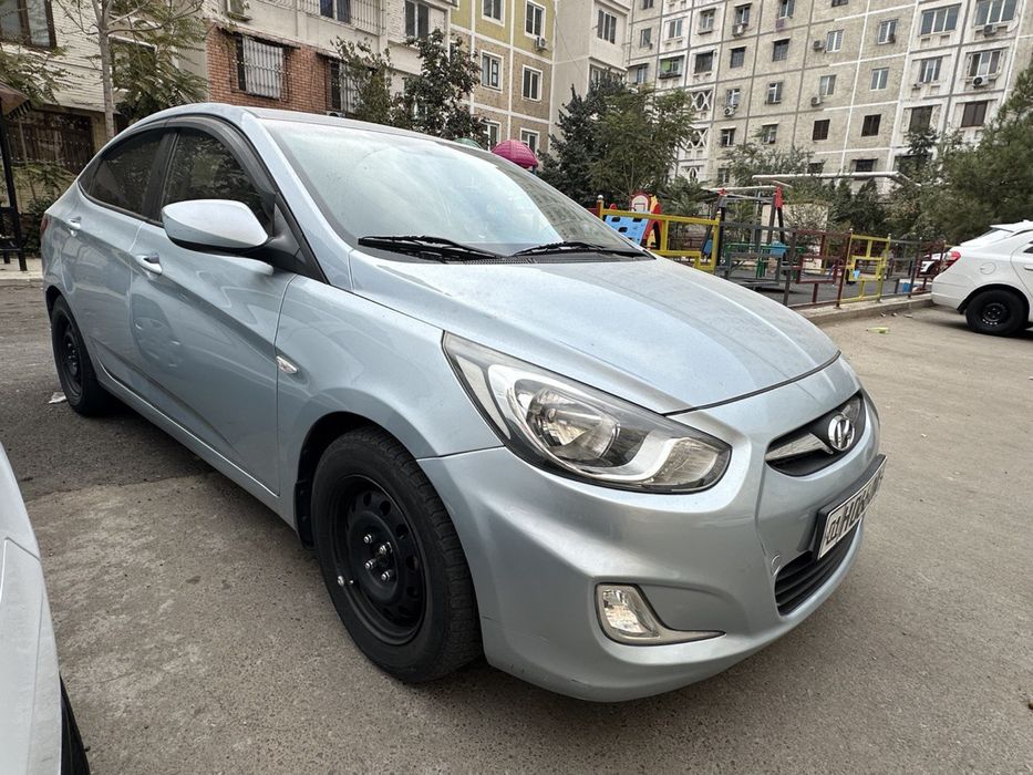 Hyundai accent 2012