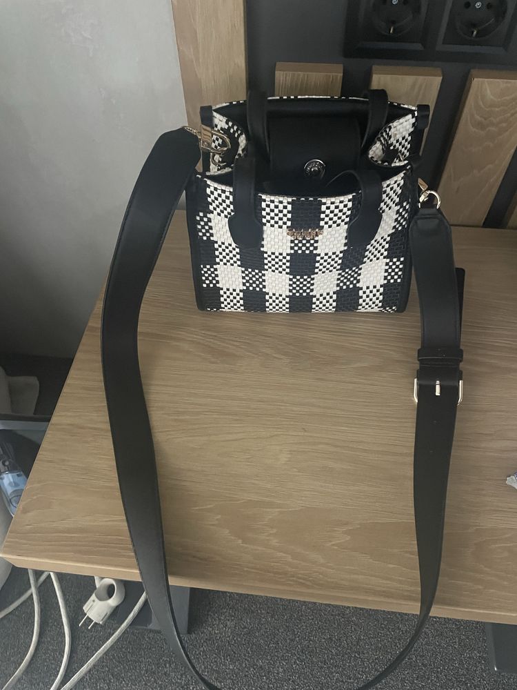 Дамска чанта Guess