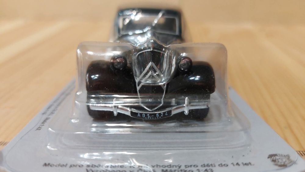 CITROEN 11 BL. Цена: 25лв. Мащаб 1:43, метал и пластмаса