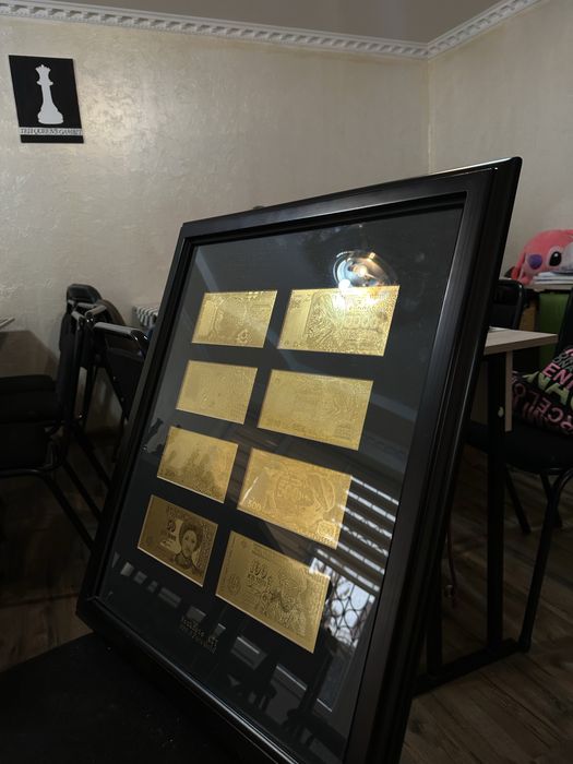 продам настенную картину с золотыми банкнотами 999проба