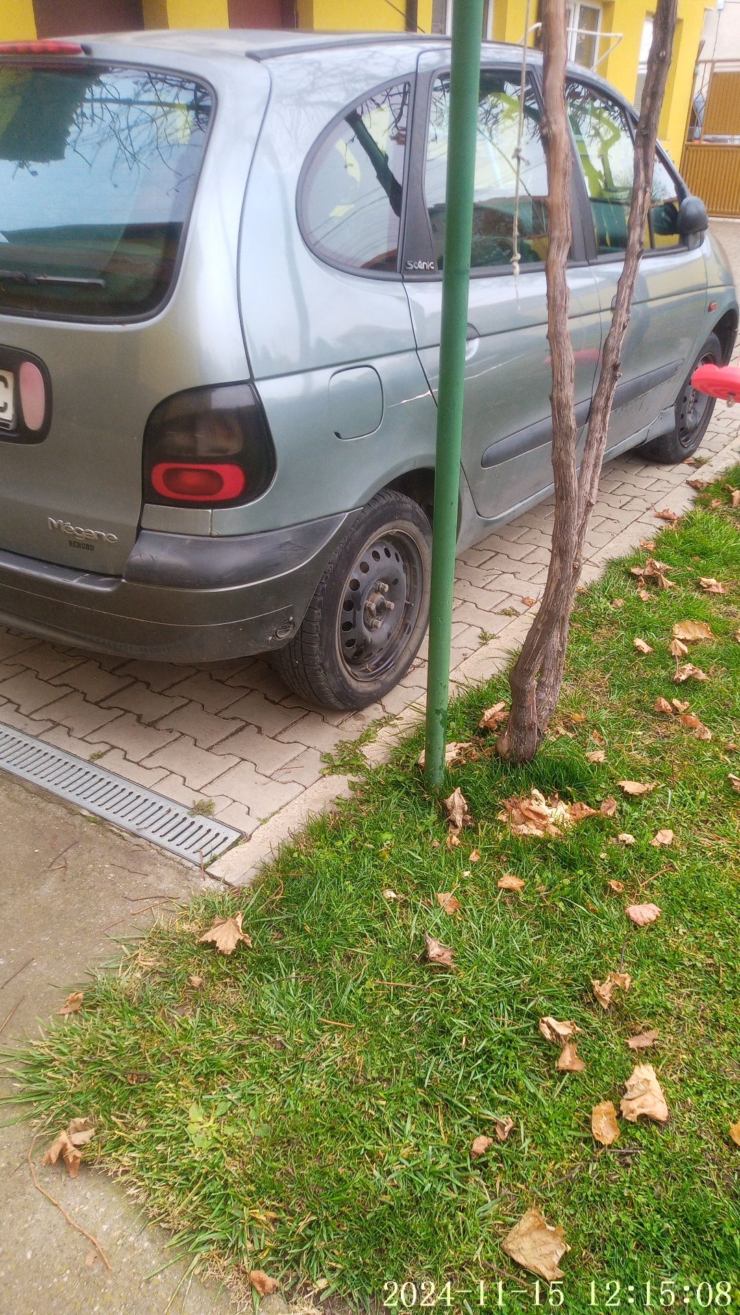 Продавам Рено Меган Сценик на части