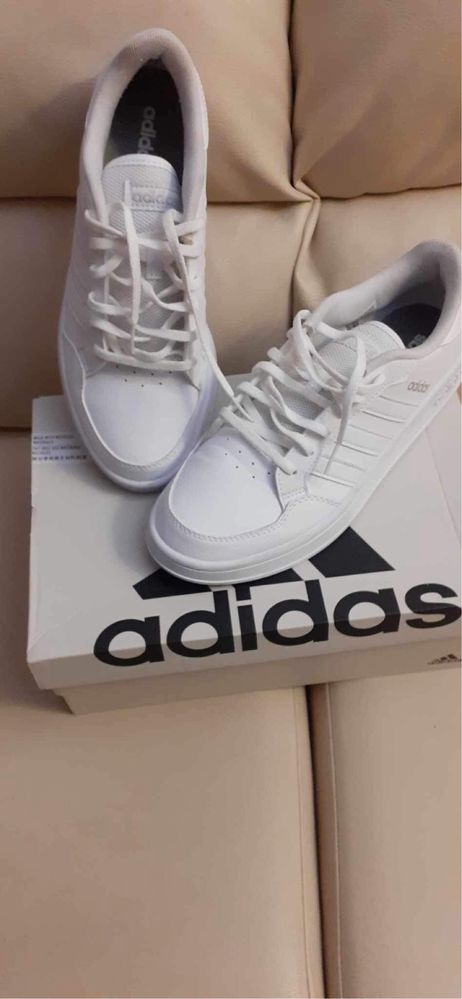 Adidas,нови, 41 -42, Адидас, бели маратонки кецове, мспорт, обувки