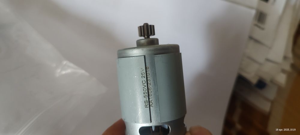 Vând motor 25V 14 dinți RS 550 VC nou