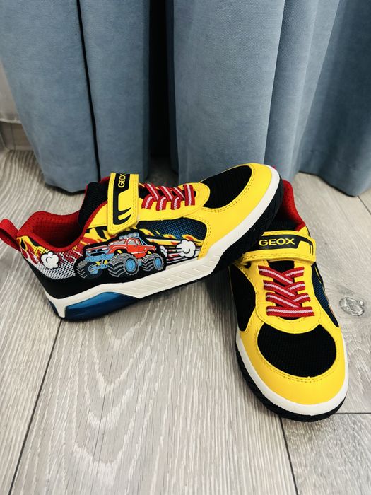 Adidasi Geox, marime 35