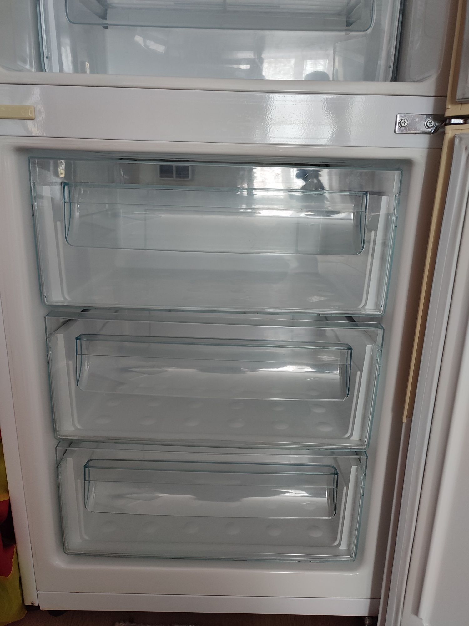 Продам холодильник в хорошем состоянии Samsung