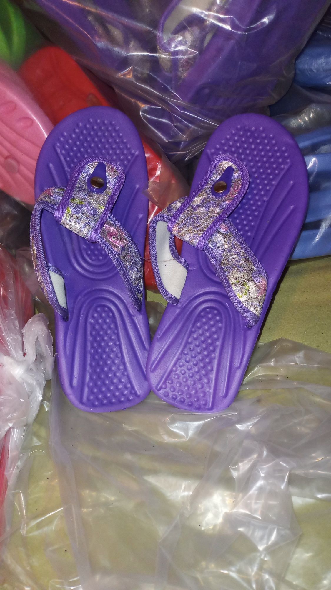 2 perechi papuci de vara / șlapi, flip-flops, noi, nepurtati, mov