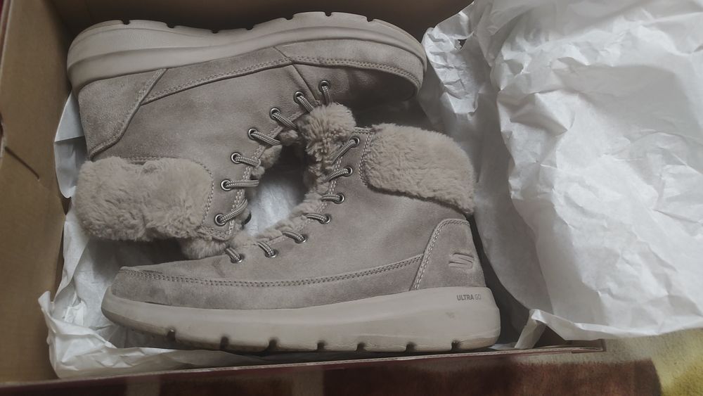 Vând ghete skechers 36