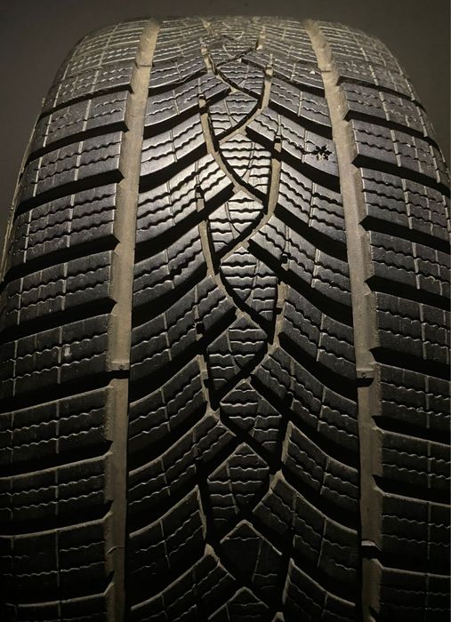 Anvelope iarna 225 50 17 Good Year UltraGrip • RunFlat